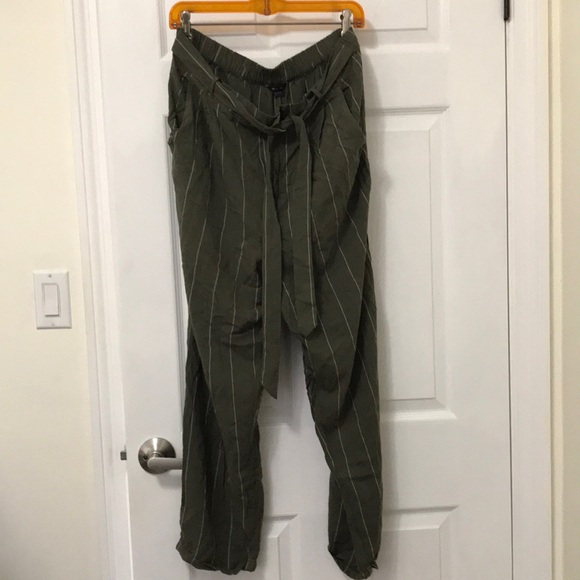 American Eagle Outfitters Pants - American Eagle lightweight pants